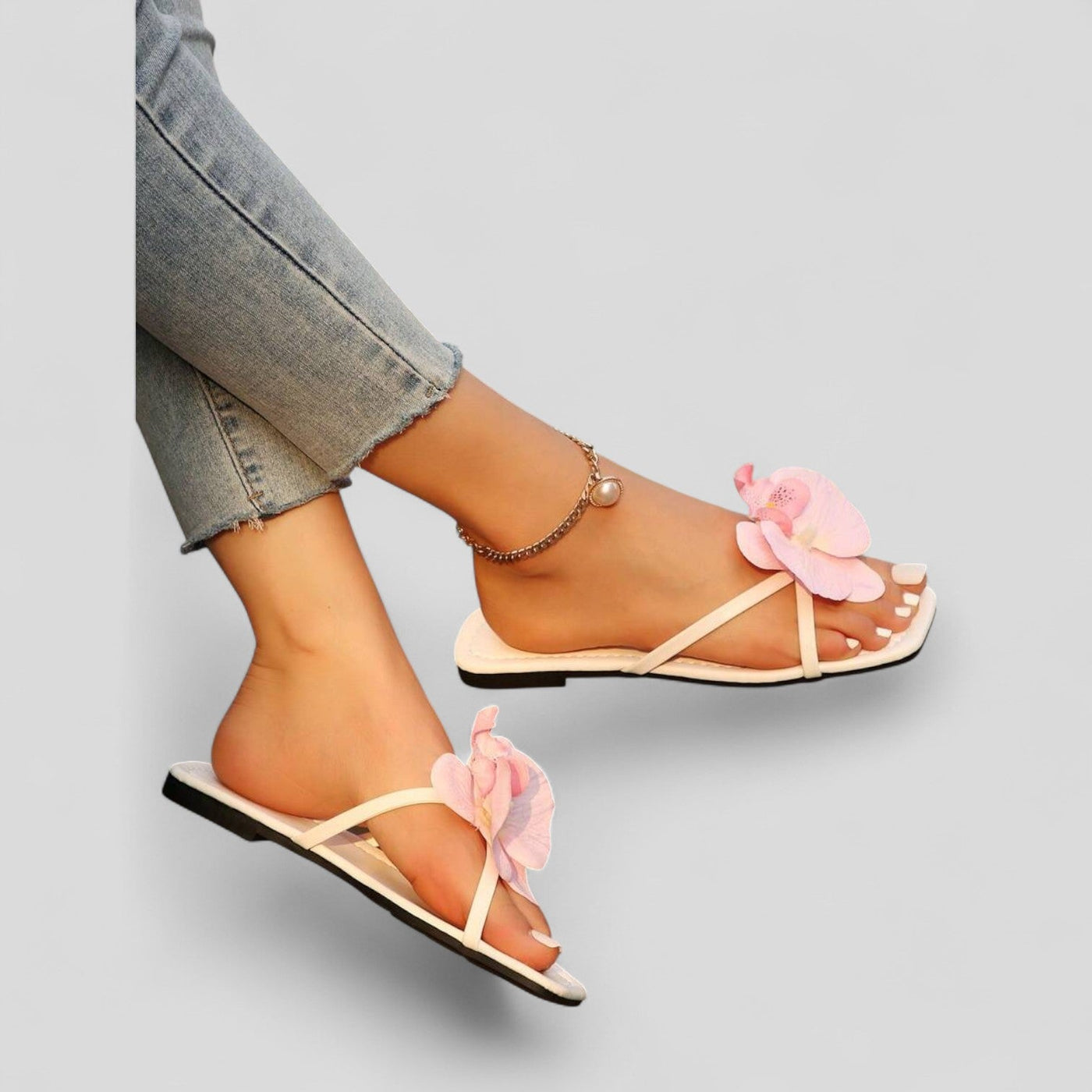 Nayeli™ | Sandalias con Flor